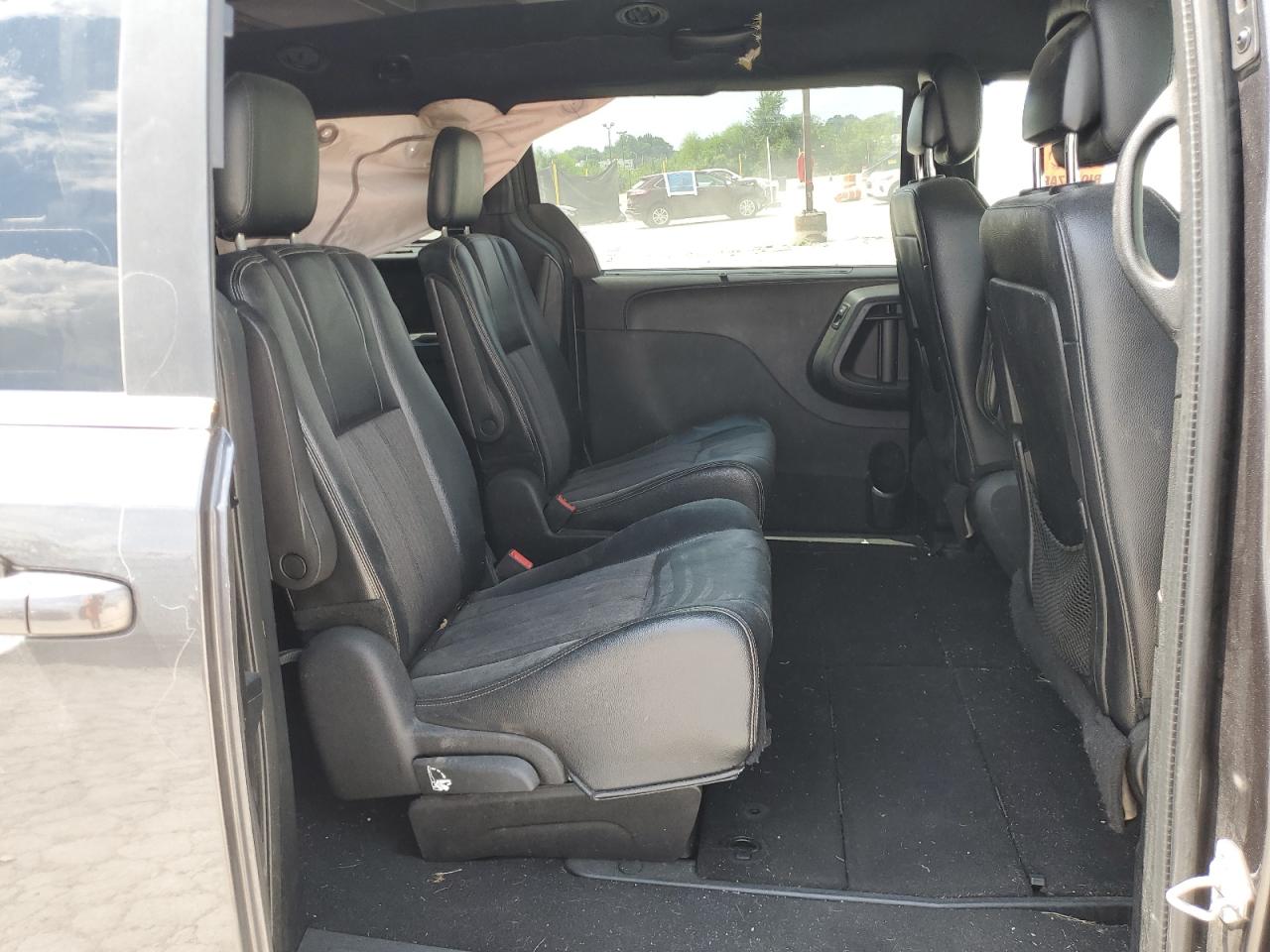 2015 Chrysler Town & Country S VIN: 2C4RC1HG4FR646601 Lot: 69020505