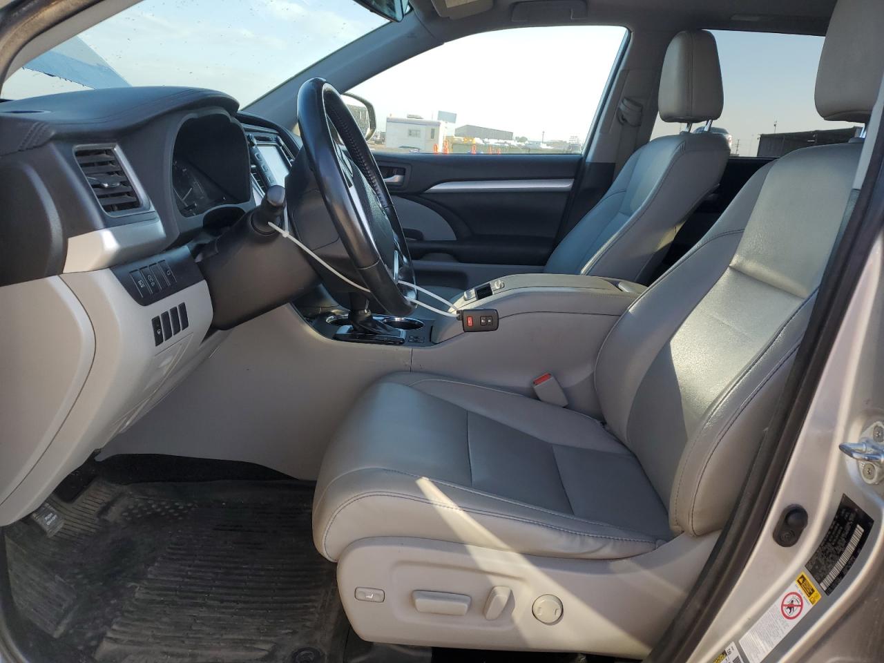 2018 Toyota Highlander Se VIN: 5TDJZRFH9JS545902 Lot: 70916675