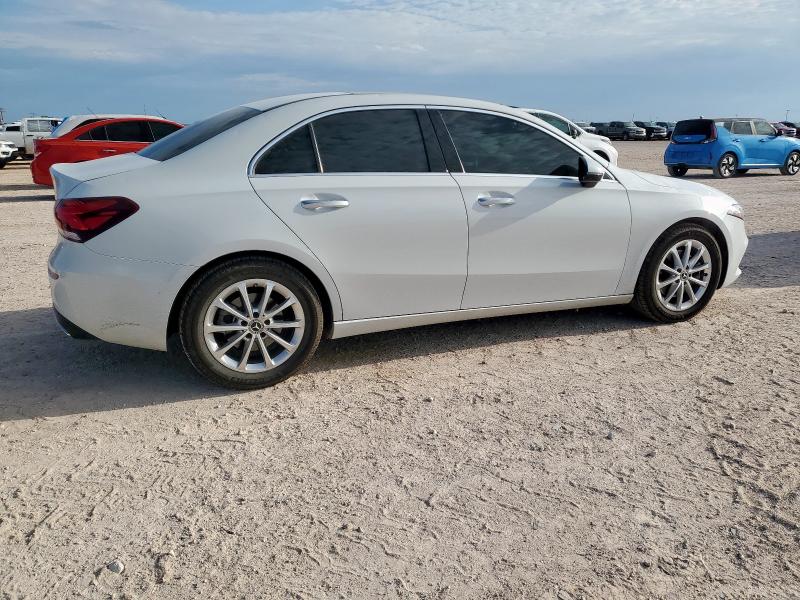  MERCEDES-BENZ A-CLASS 2019 Белы