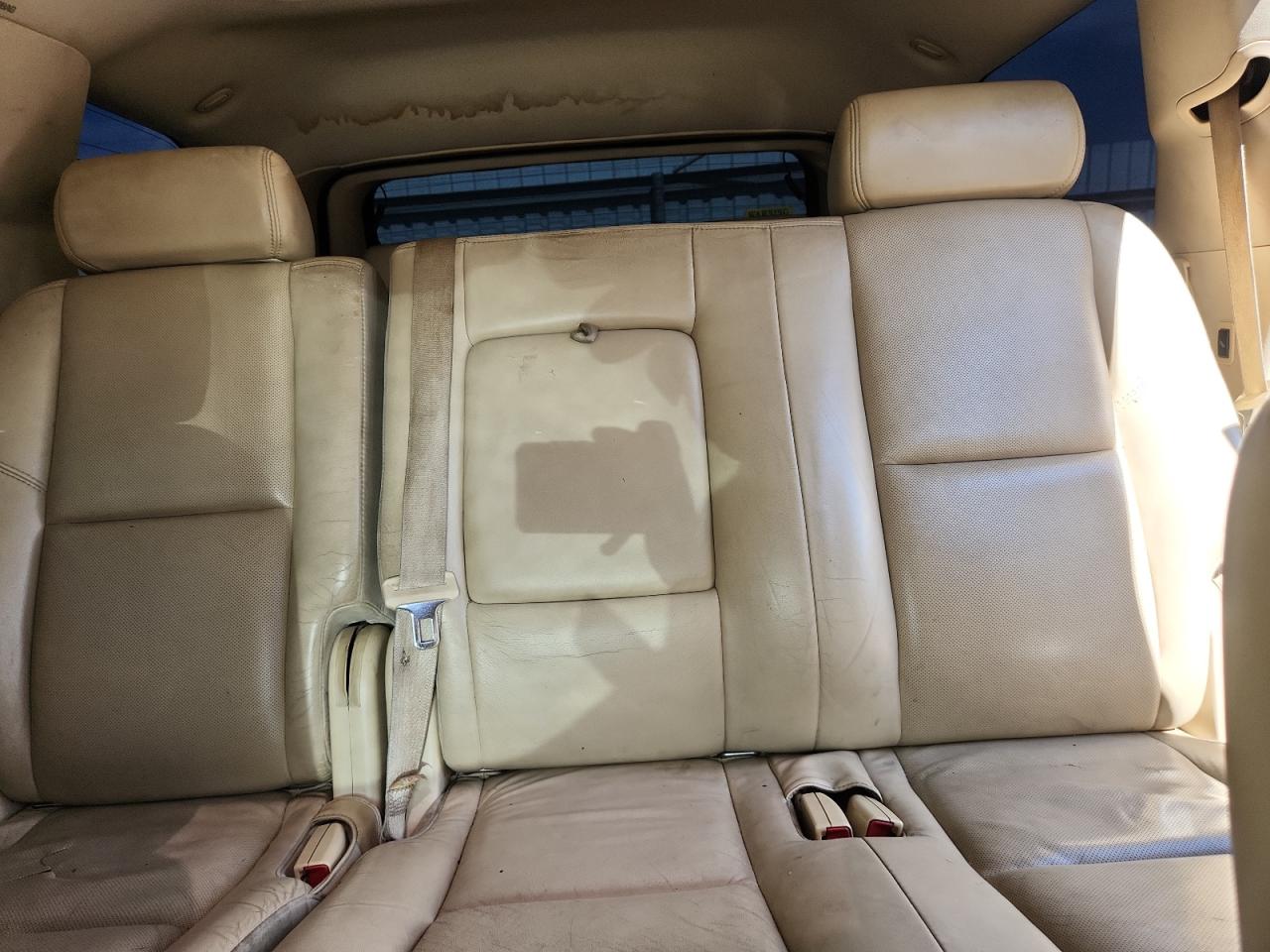 2007 Cadillac Escalade Luxury VIN: 1GYFK63827R175052 Lot: 68154055