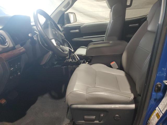 Pickups TOYOTA TUNDRA 2017 Granatowy