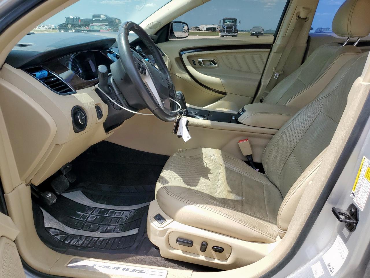 2015 Ford Taurus Limited VIN: 1FAHP2F82FG146865 Lot: 68043555