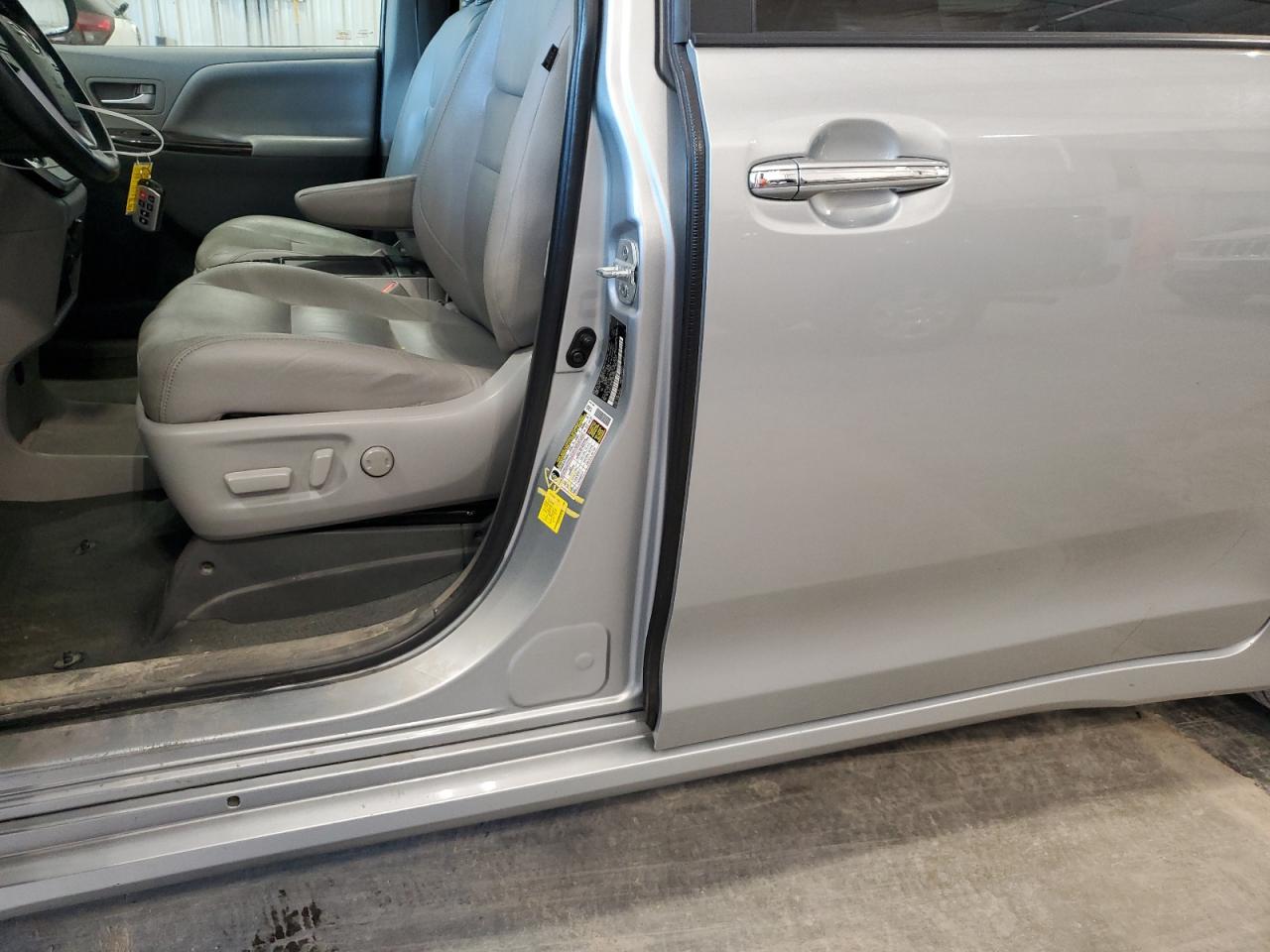2020 Toyota Sienna Xle VIN: 5TDYZ3DC9LS067258 Lot: 70046065