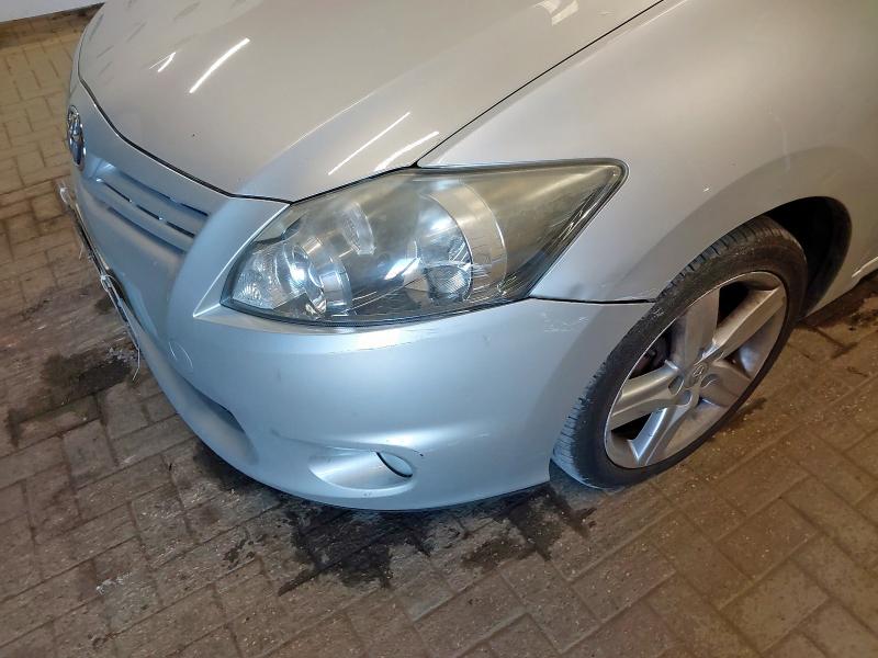 2010 TOYOTA AURIS SR