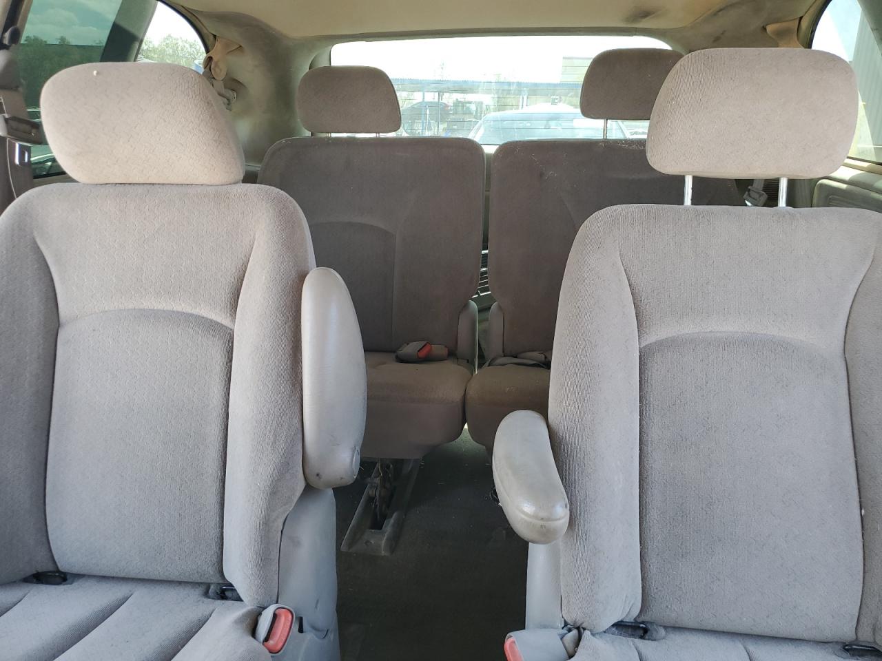 2002 Chrysler Town & Country Ex VIN: 2C4GP74L92R761495 Lot: 69128185