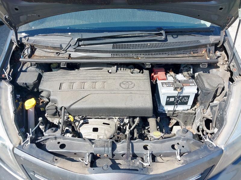 2011 TOYOTA YARIS TR