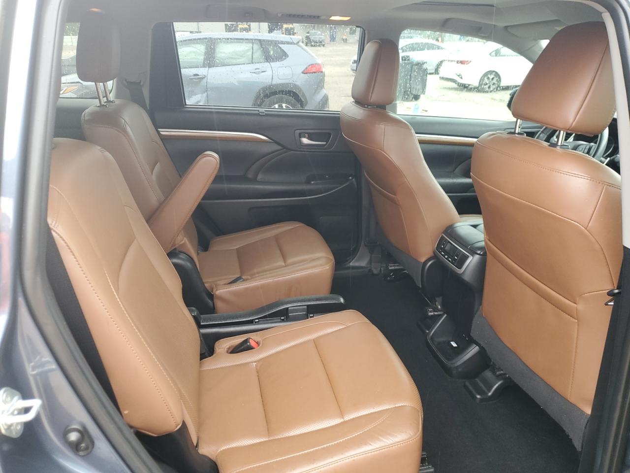 2019 Toyota Highlander Limited VIN: 5TDYZRFH0KS333843 Lot: 67468885