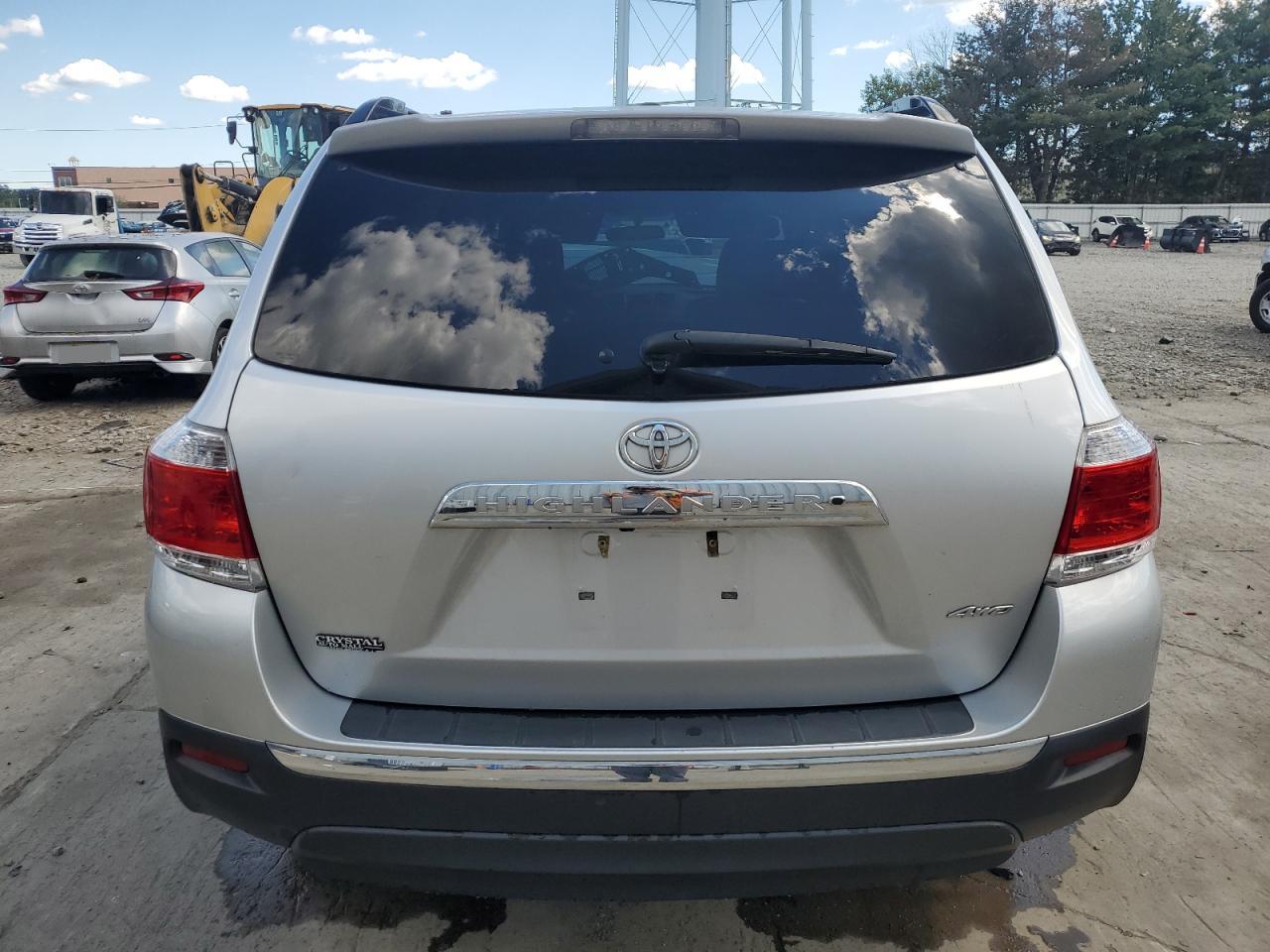 2011 Toyota Highlander Base VIN: 5TDBK3EH1BS079925 Lot: 70480805
