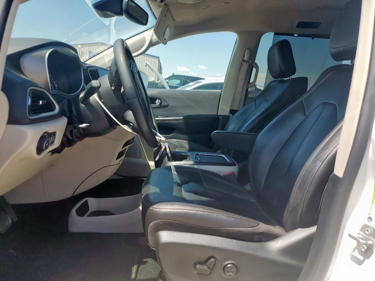 2022 Chrysler Pacifica Touring L VIN: 2C4RC1BG8NR170148 Lot: 68281395