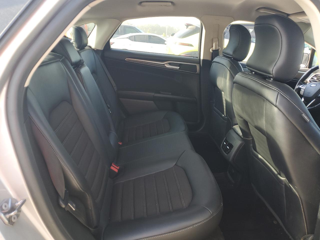 2017 Ford Fusion Se VIN: 3FA6P0HDXHR335393 Lot: 71013975