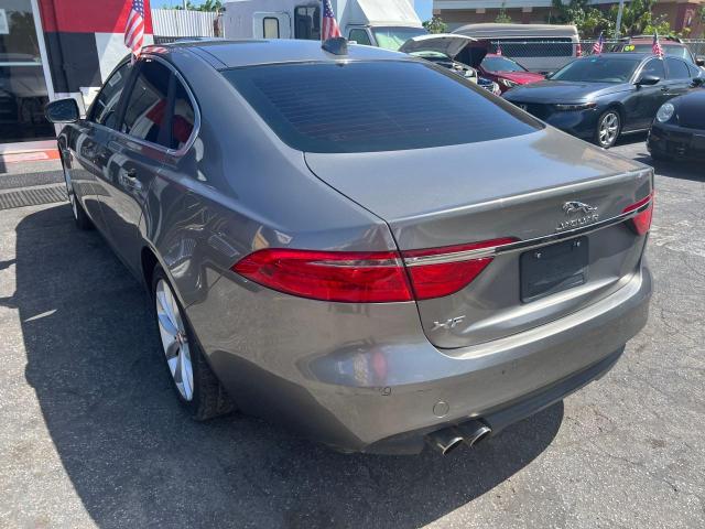 Sedans JAGUAR XF 2017 Gray