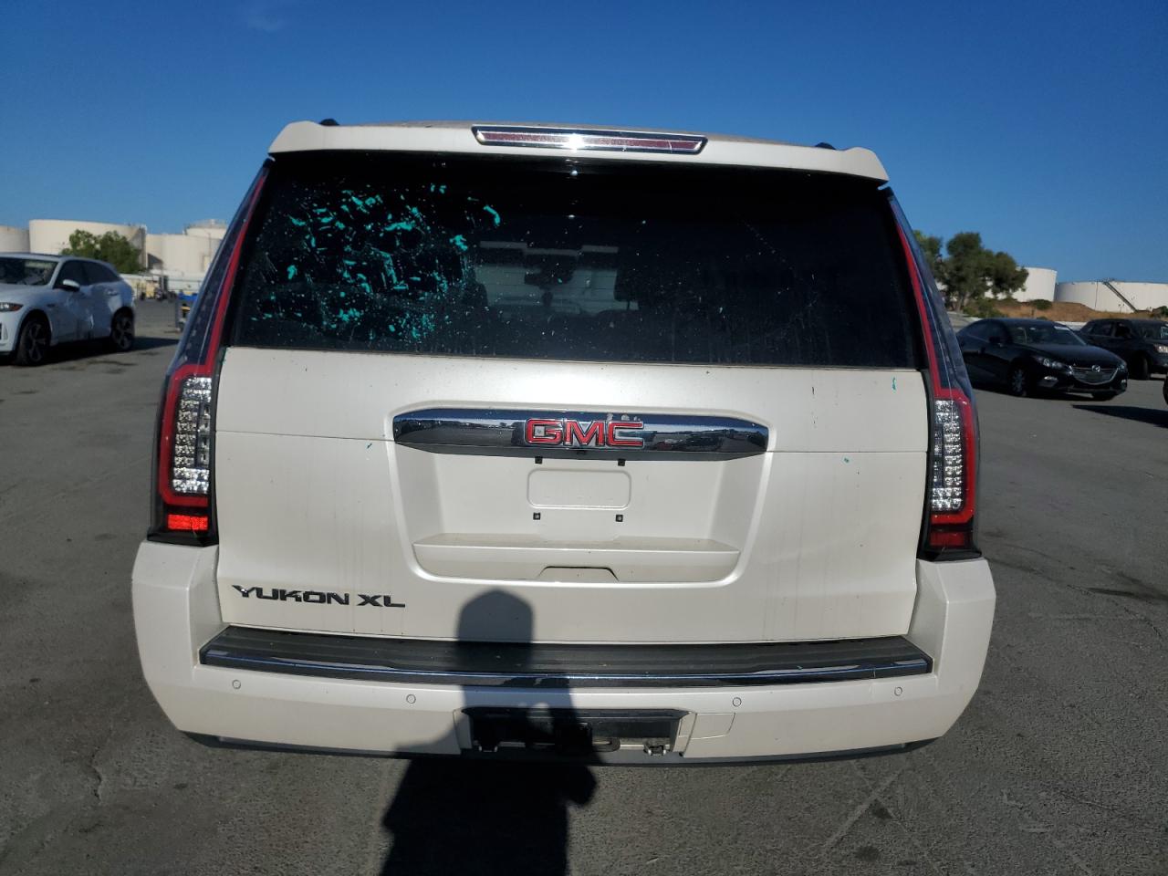 2015 GMC Yukon Xl Denali VIN: 1GKS2JKJ8FR634745 Lot: 68002185