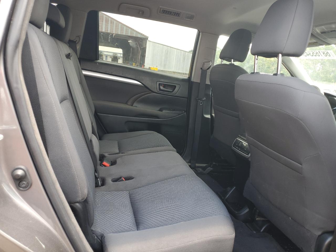 2017 Toyota Highlander Le VIN: 5TDZZRFH8HS190556 Lot: 68165345