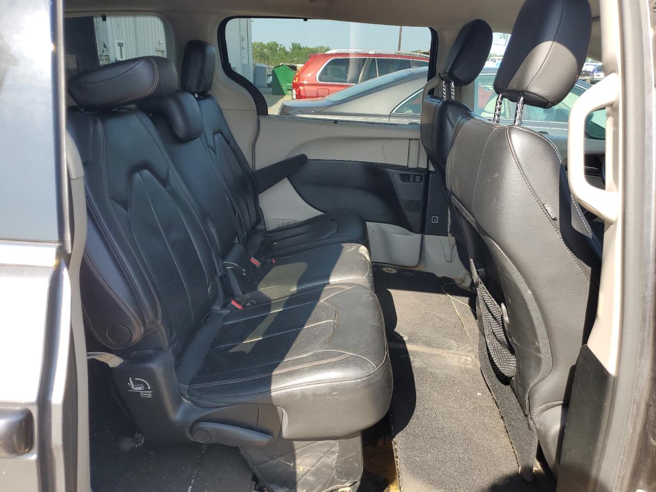 2018 Chrysler Pacifica Touring L VIN: 2C4RC1BG5JR317889 Lot: 68026945