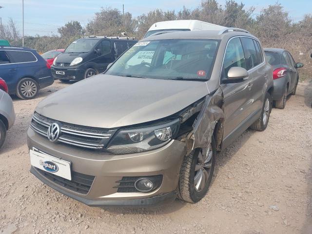 VOLKSWAGEN TIGUAN MAT 2015