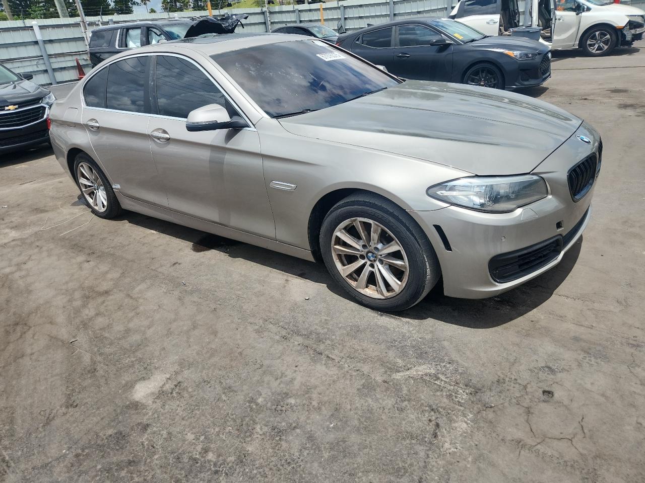 Фото: WBA5A5C57ED500371