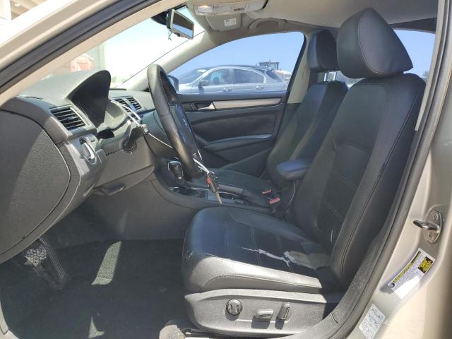 Sedans VOLKSWAGEN PASSAT 2014 Silver