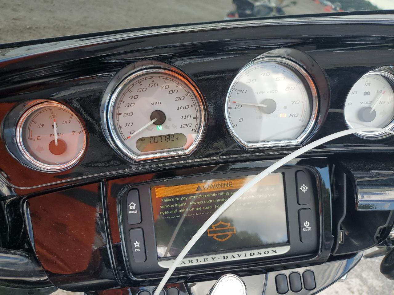 2015 Harley-Davidson Flhxs Street Glide Special VIN: 1HD1KRM11FB652756 Lot: 69408725