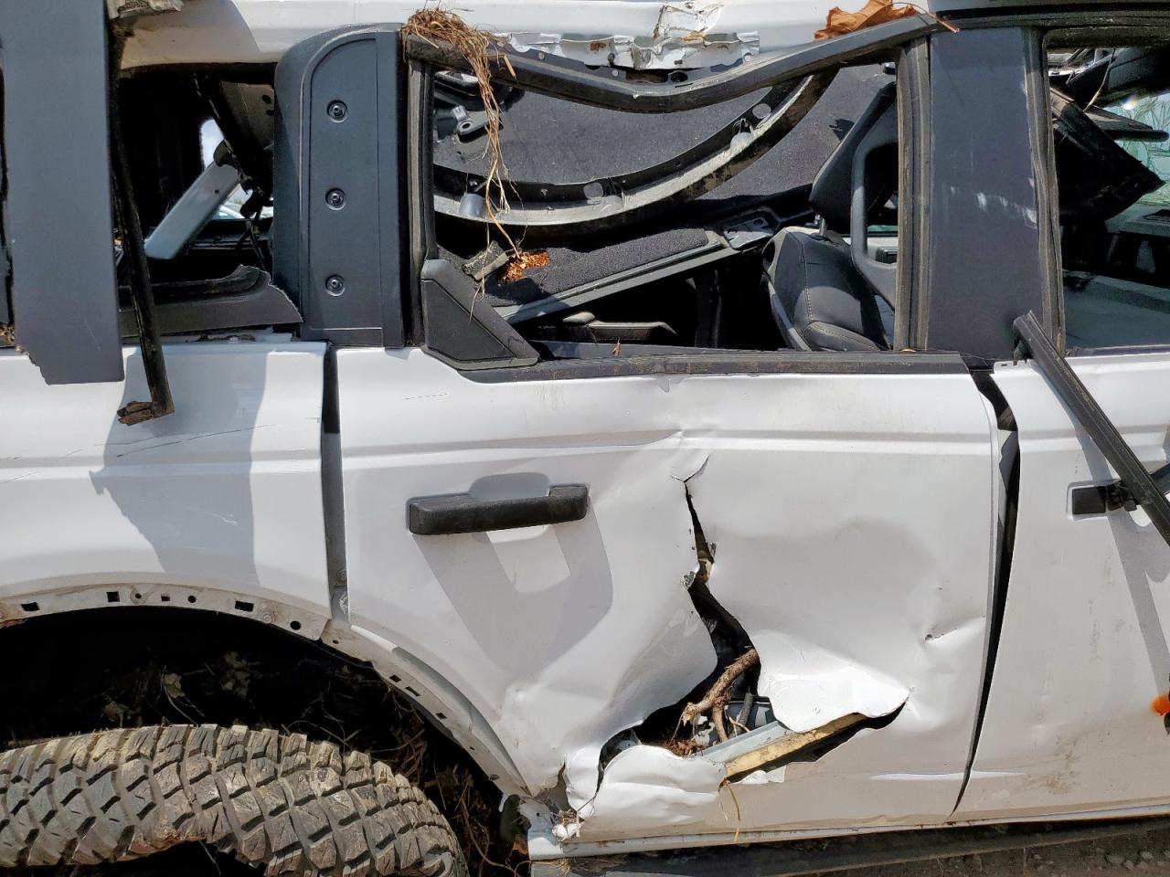 2023 Ford Bronco Base VIN: 1FMEE5DP1PLC02975 Lot: 69251805