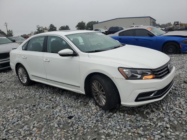  VOLKSWAGEN PASSAT 2016 Белы