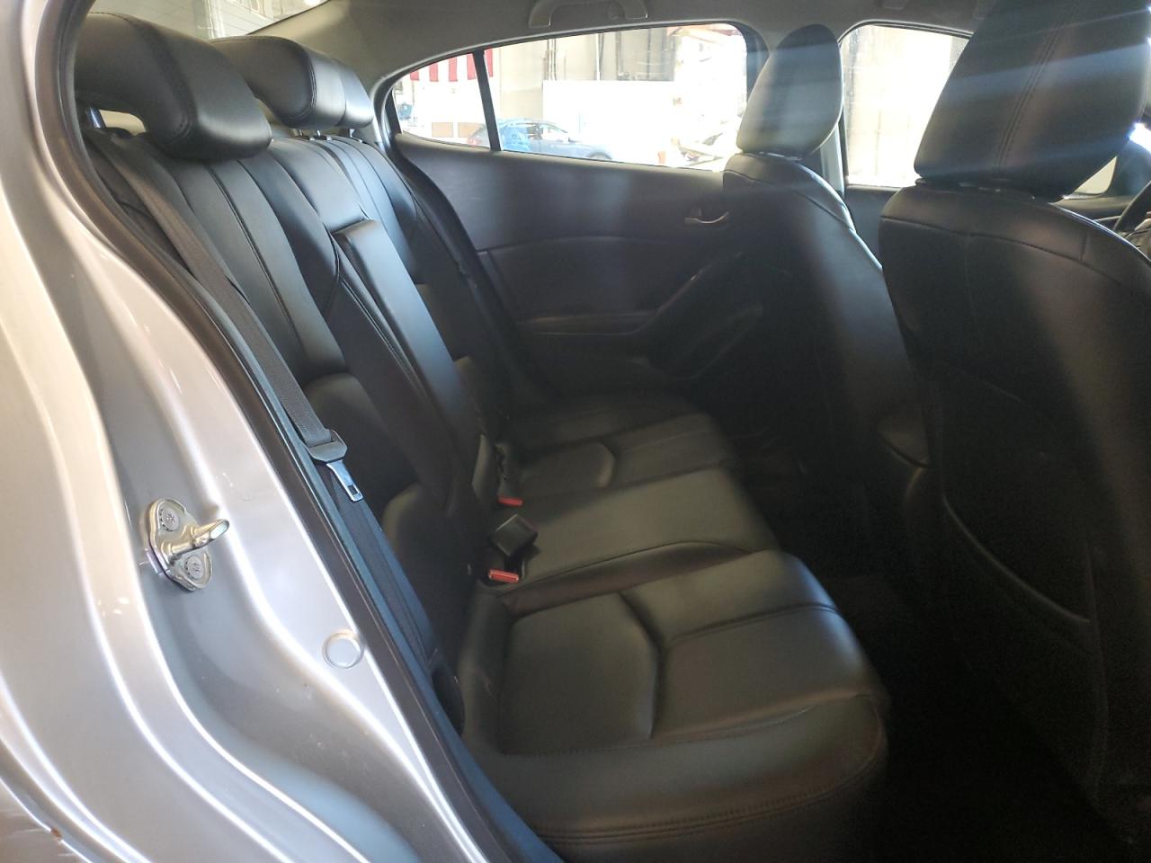 2018 Mazda 3 Touring VIN: 3MZBN1V33JM168469 Lot: 70264535