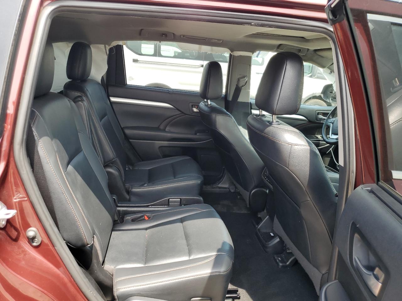 2019 Toyota Highlander Se VIN: 5TDJZRFH8KS938985 Lot: 67588905