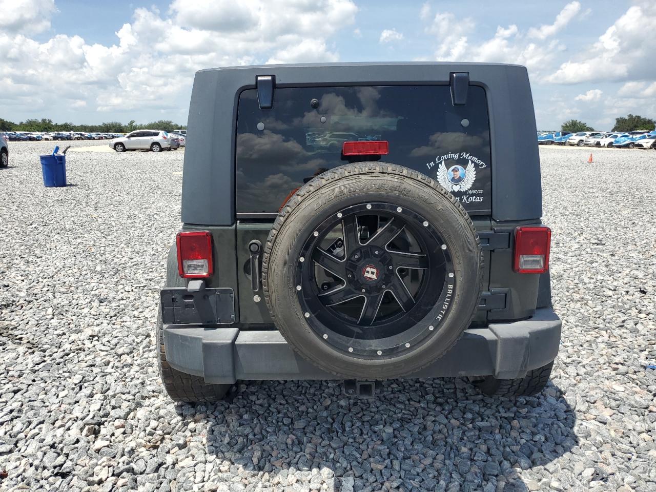 2007 Jeep Wrangler Sahara VIN: 1J4GB59117L174051 Lot: 71099755