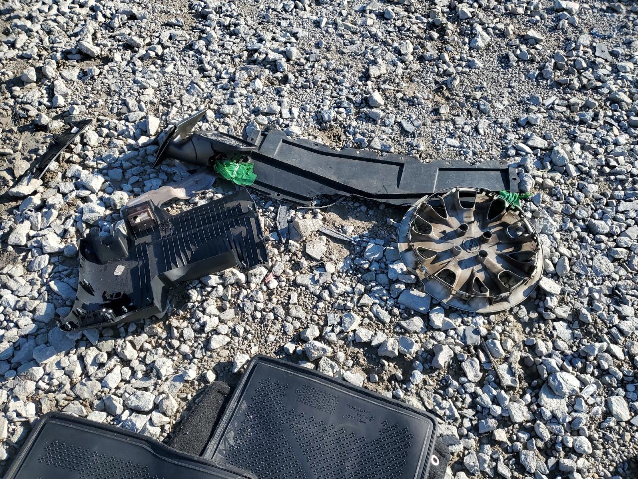 2017 Nissan Versa S VIN: 3N1CN7AP8HK418414 Lot: 70363655