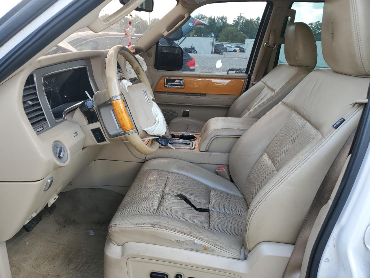 2010 Lincoln Navigator VIN: 5LMJJ2J57AEJ10872 Lot: 67198755