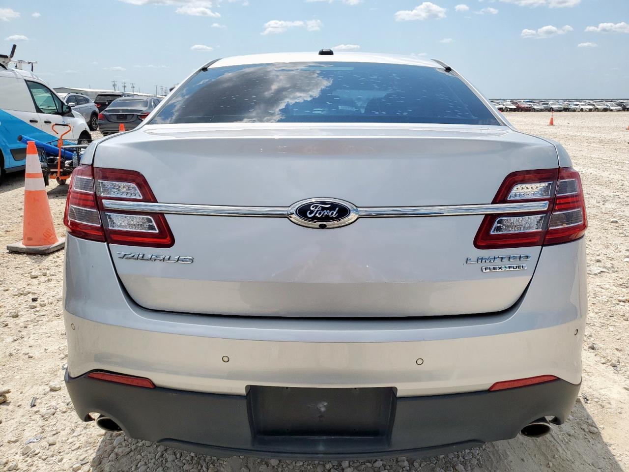 2015 Ford Taurus Limited VIN: 1FAHP2F82FG146865 Lot: 68043555