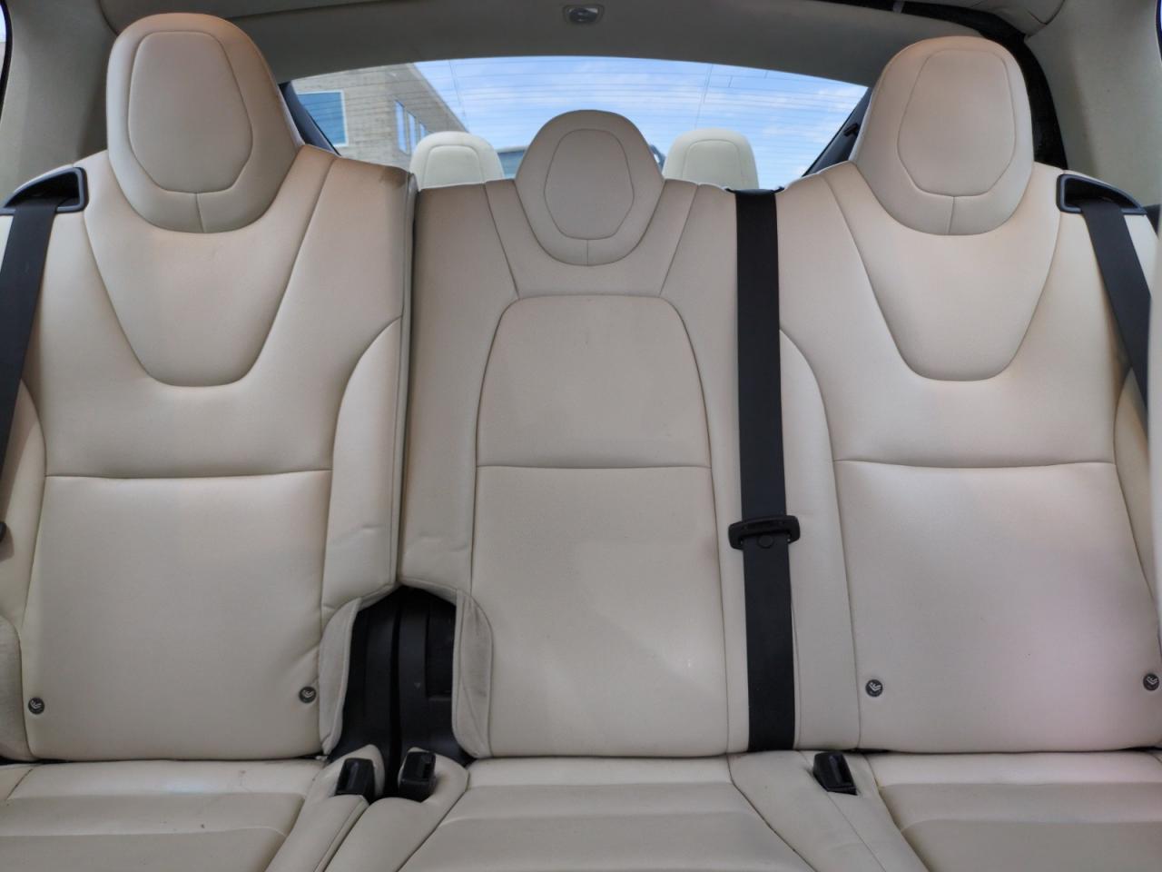 2018 Tesla Model X VIN: 5YJXCAE2XJF090976 Lot: 67480915