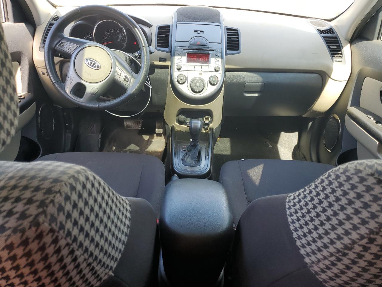 2011 Kia Soul + VIN: KNDJT2A27B7247047 Lot: 70547705