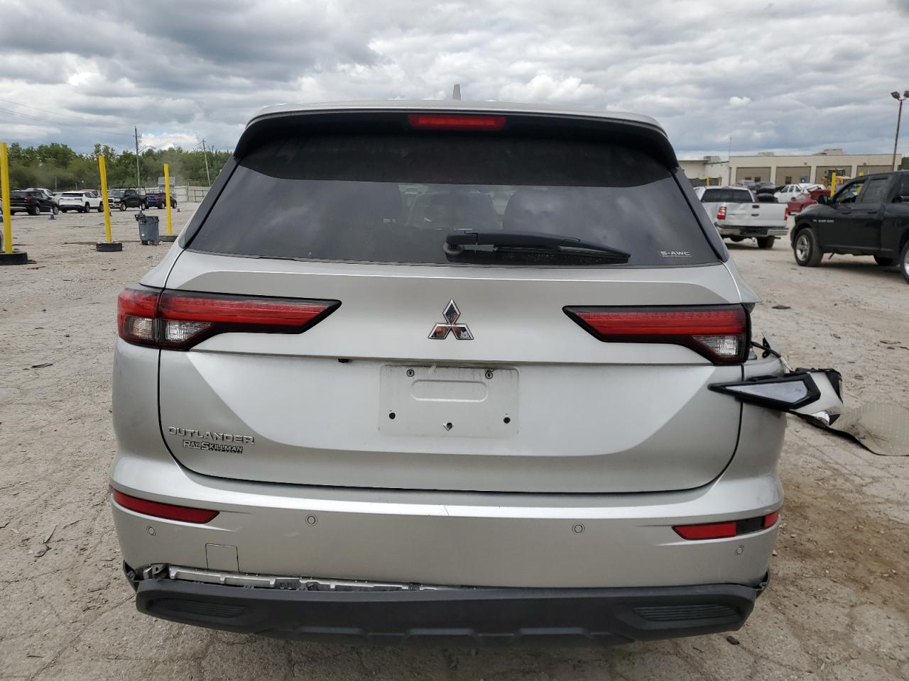 2022 Mitsubishi Outlander Es VIN: JA4J4TA83NZ013806 Lot: 70000145