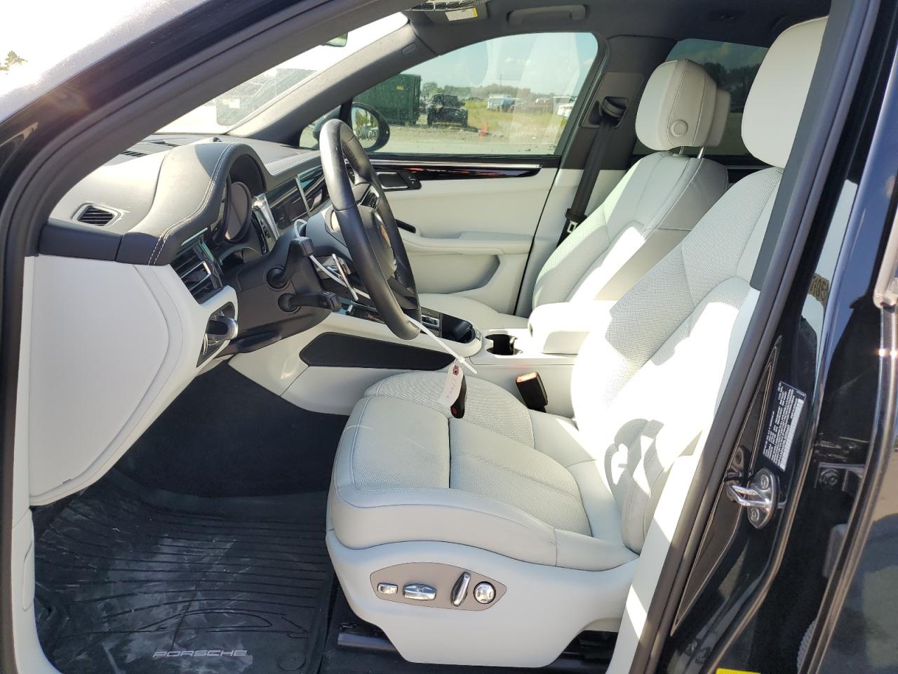 2024 Porsche Macan Base VIN: WP1AA2A52RLB20660 Lot: 71052005