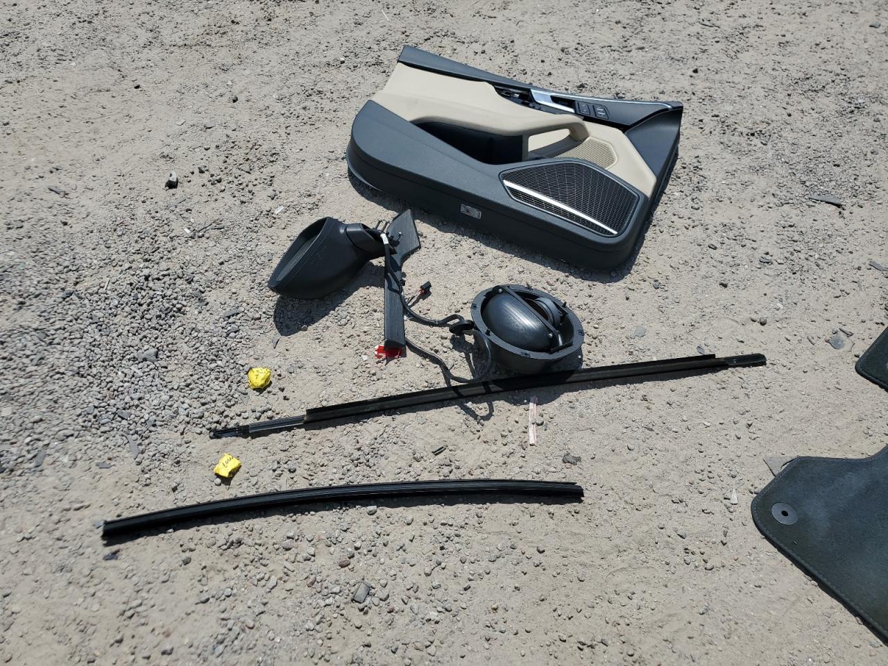 2017 Audi A4 Premium Plus VIN: WAUENAF43HN068716 Lot: 70463015