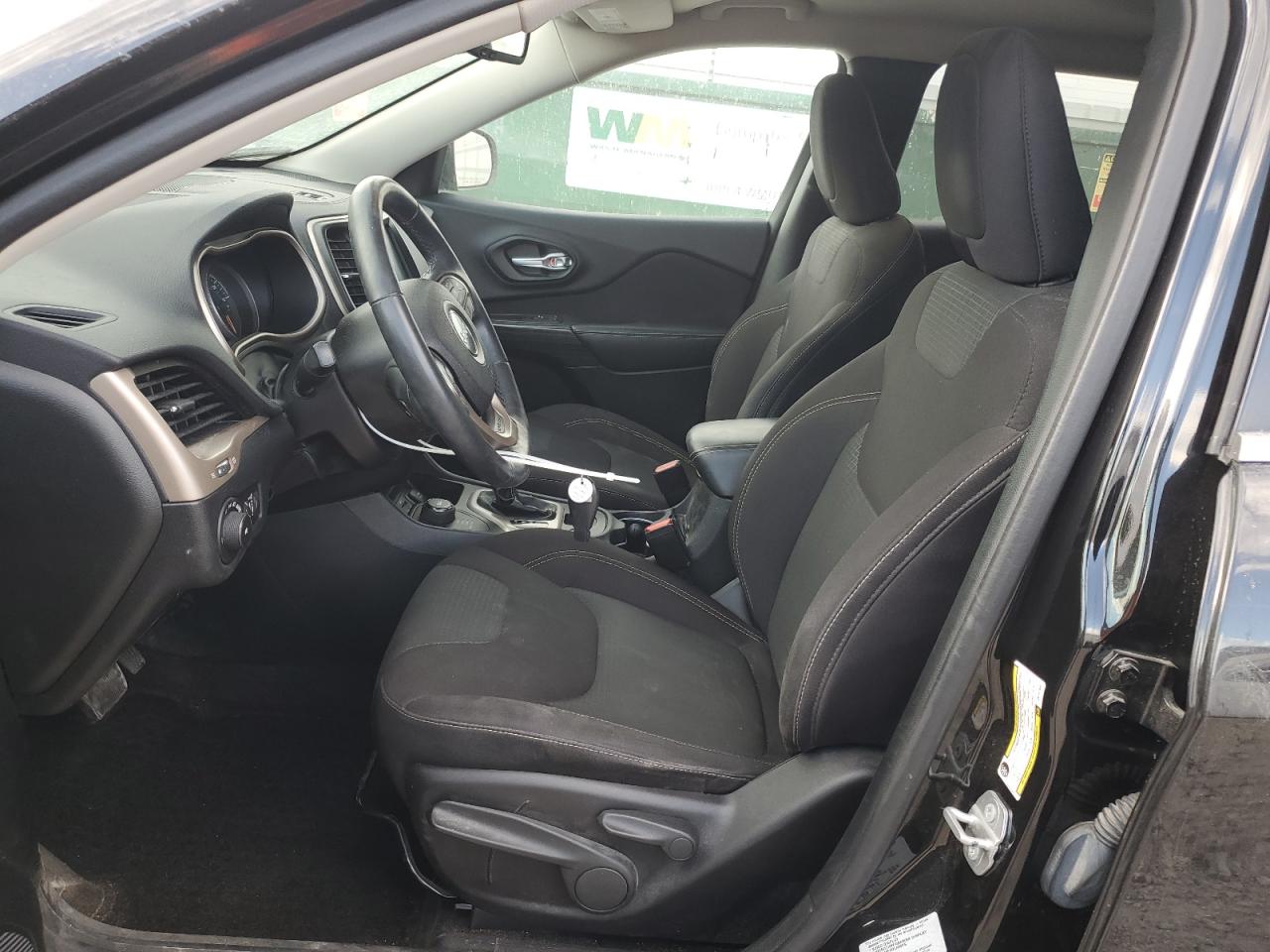 2016 Jeep Cherokee Latitude VIN: 1C4PJMCB3GW141846 Lot: 70047365