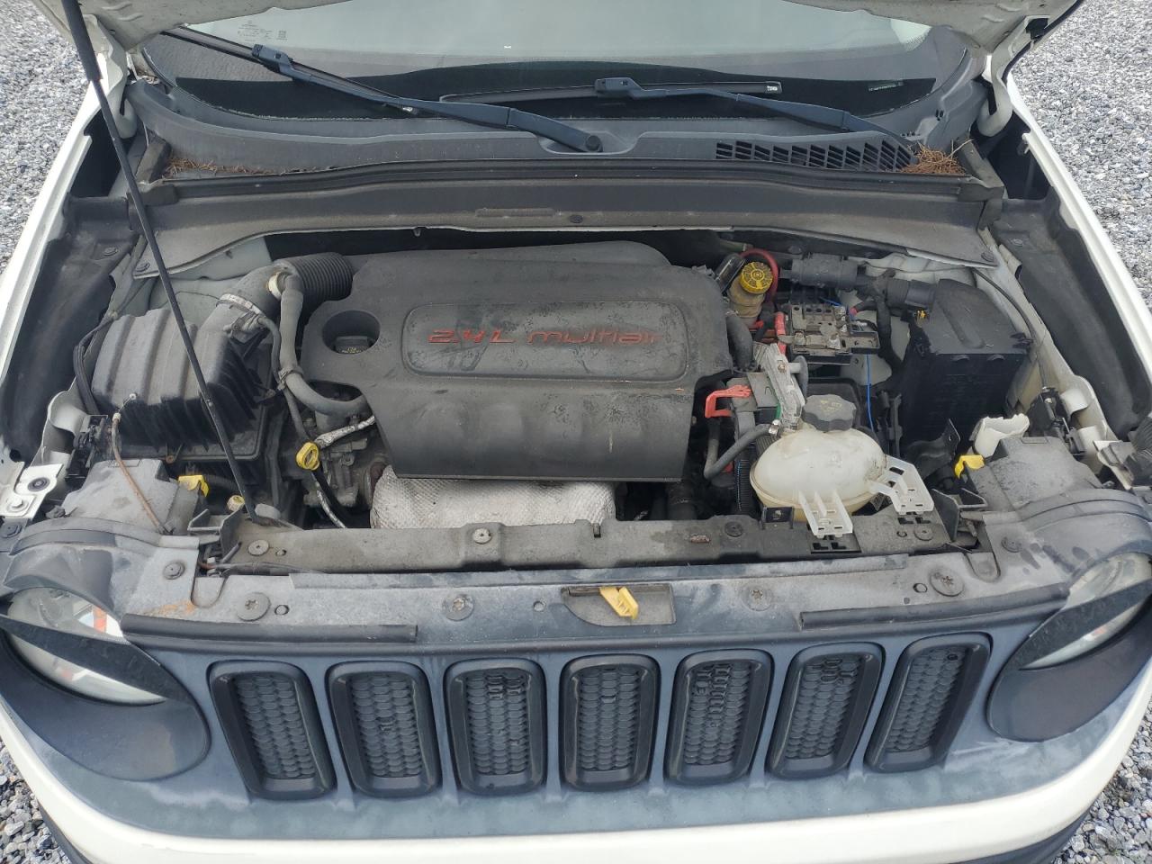 2015 Jeep Renegade Latitude VIN: ZACCJABT0FPB75762 Lot: 49872265