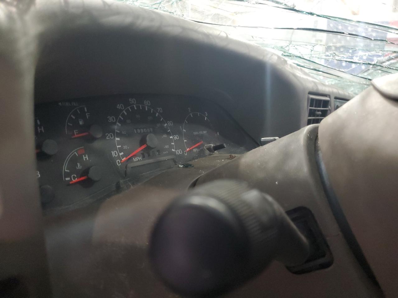 2000 Ford F250 Super Duty VIN: 1FTNX21F3YEA61373 Lot: 69058985