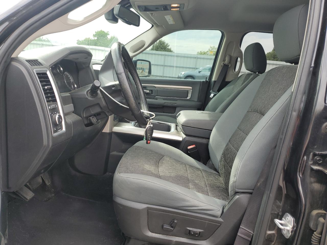 1C6RR7LGXJS129391 2018 Ram 1500 Slt