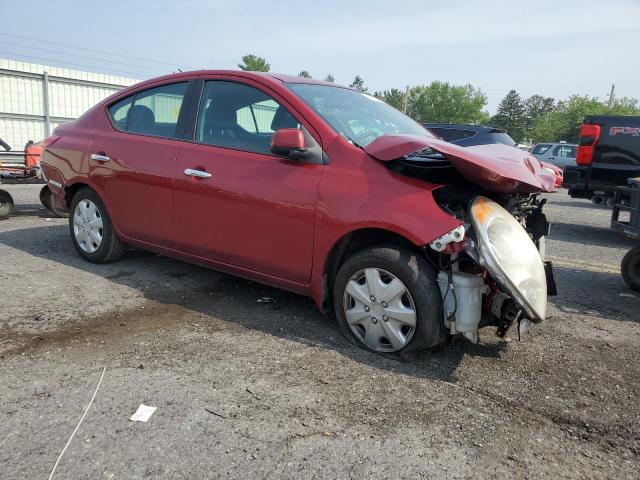 Sedans NISSAN VERSA 2012 Czerwony