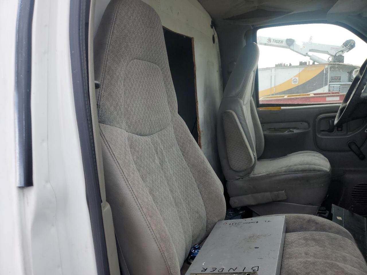 2000 GMC Savana Cutaway G3500 VIN: 1GDGG31W6Y1181797 Lot: 68455265