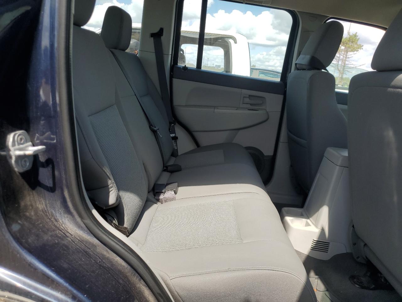 2008 Jeep Liberty Sport VIN: 1J8GP28K78W203786 Lot: 70452785