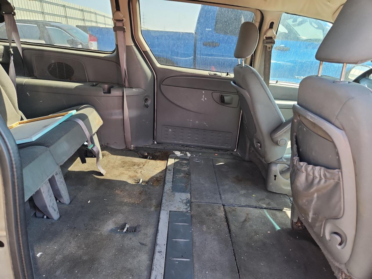 2005 Chrysler Town & Country Lx VIN: 2C4GP44R75R385306 Lot: 69704875