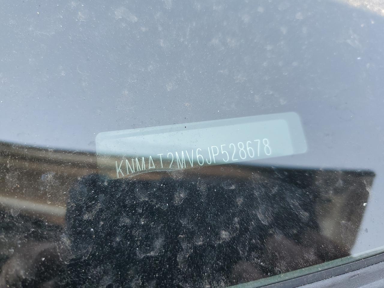 KNMAT2MV6JP528678 2018 Nissan Rogue S