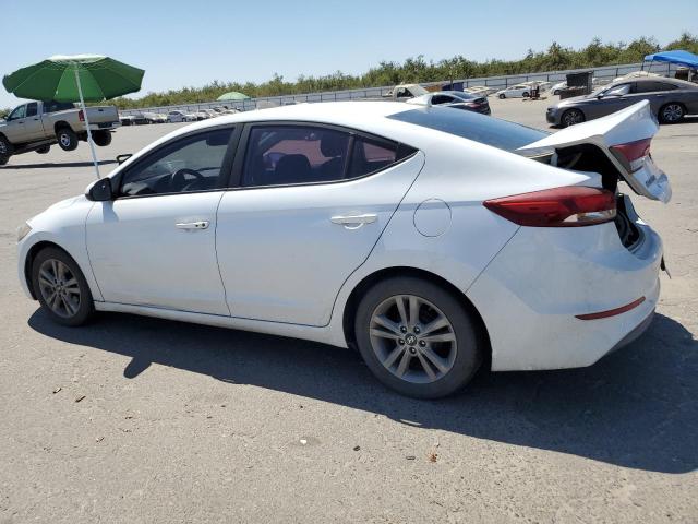  HYUNDAI ELANTRA 2017 Белы