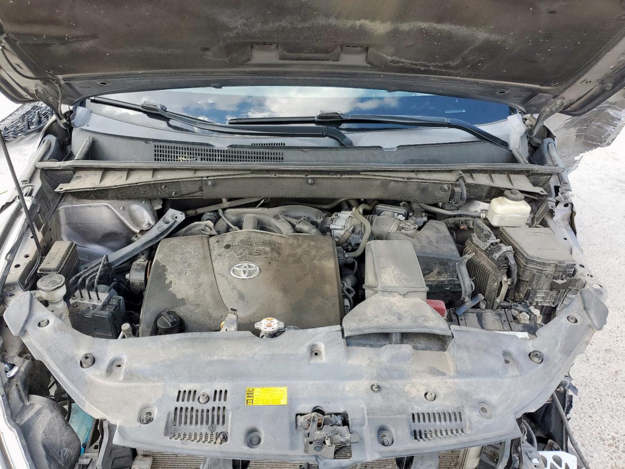 2018 Toyota Highlander Le VIN: 5TDZZRFH0JS284940 Lot: 70704035