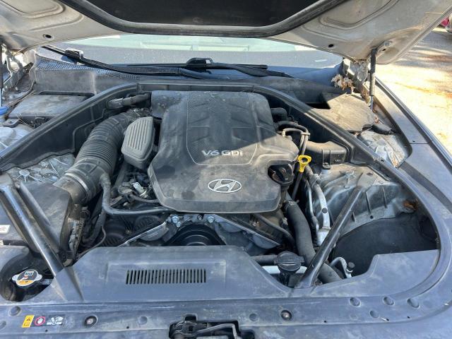 Sedans HYUNDAI GENESIS 2016 Srebrny