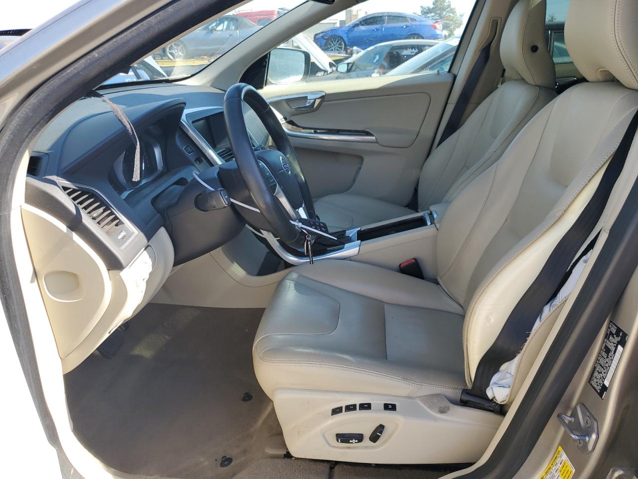 2015 Volvo Xc60 T5 Premier+ VIN: YV426MDC0F2601549 Lot: 70784415