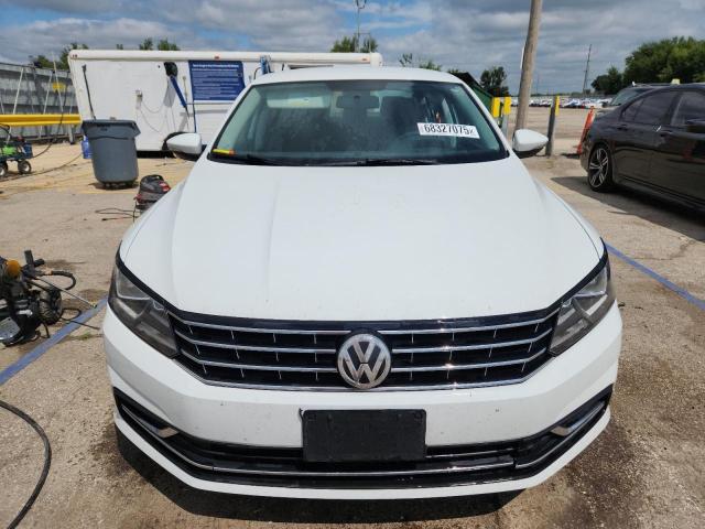  VOLKSWAGEN PASSAT 2017 Белы