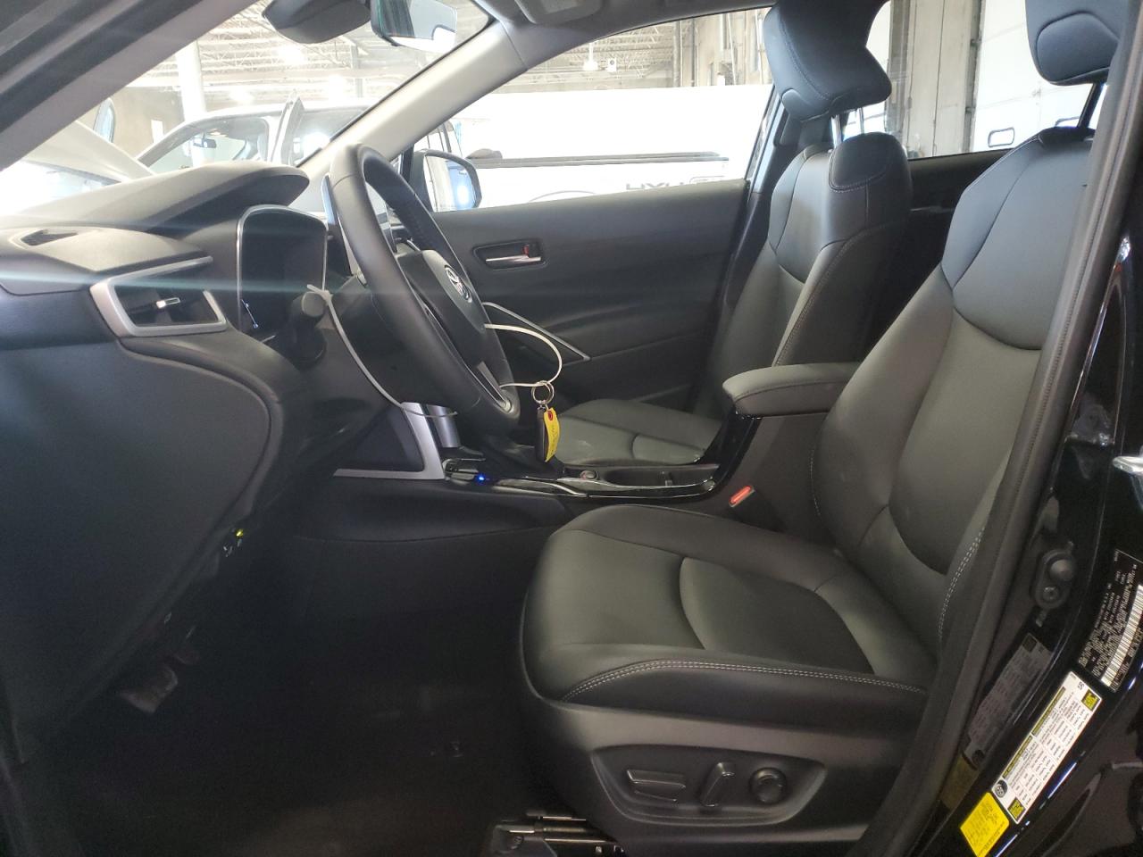 2025 Toyota Corolla Cross Xle VIN: 7MUDAABG4SV133994 Lot: 69393375